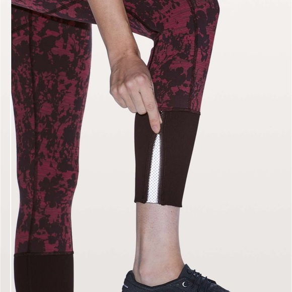 Lululemon Rebel Runner Mid-Rise Crop leggings, size 4 color Black/Burgundy - Picture 5 of 13